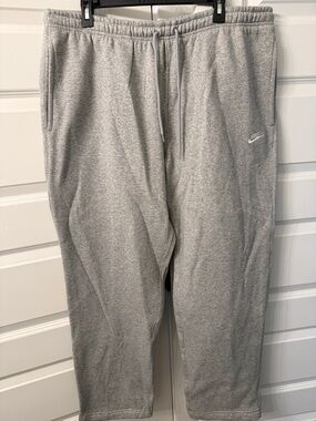 NWT Men’s Nike Gray Heather Embroidered Swoosh Sweatpants